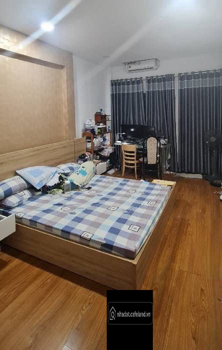 Nhà nở 5m, 70m2, 2 tầng 3pn. Gần mặt tiền đường. PL chuẩn, hoàn công đủ 