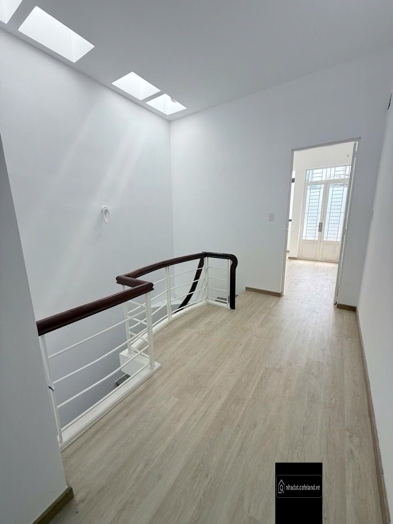 ngang 3.8m, 52m2, 4pn. Hxh gần mặt tiền đường, nhà mới vào ở liền. @