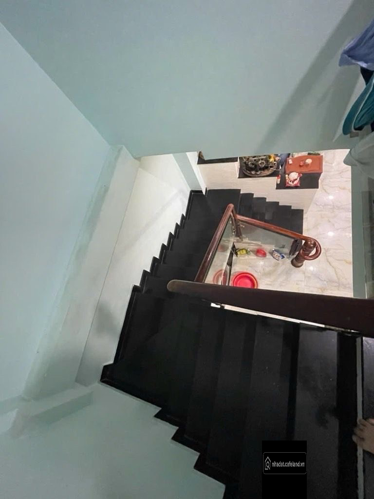 Nhà lô góc 3 mặt, 68m2, ngang 4m, 3pn3wc. Gần mặt tiền đường, tiện ích đầy đủ.@