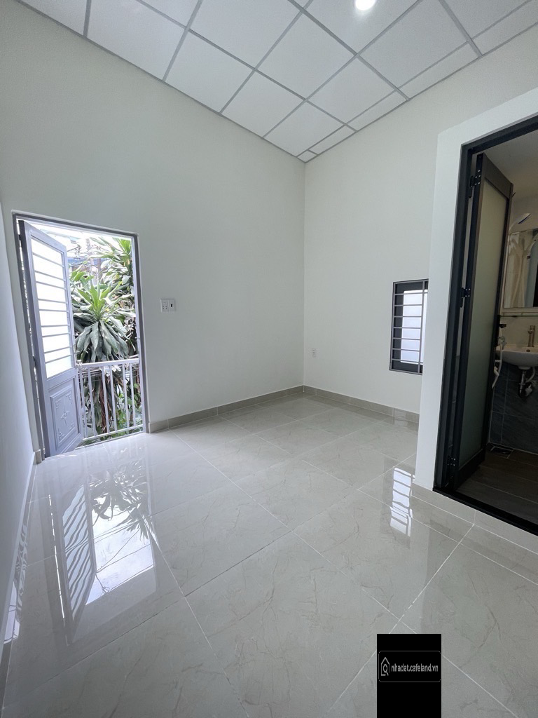 Nhà nhỏ Bình Thạnh cần bán nhỉnh 2tỷ, hẻm xe hơi thông, Nguyên Hồng, sổ riêng