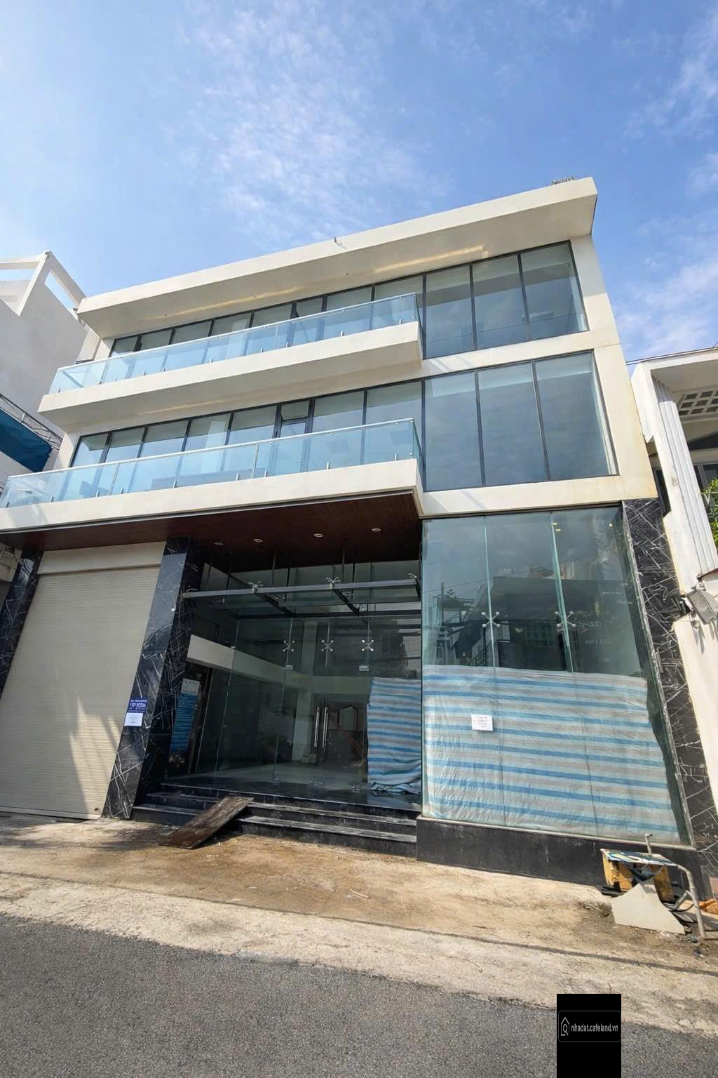 BÁN TOÀ NHÀ VĂN PHÒNG (13.6M×25M) 6TẦNG TRỐNG, CÓ THANG MÁY HẦM ĐỂ XE, TT GÒ VẤP