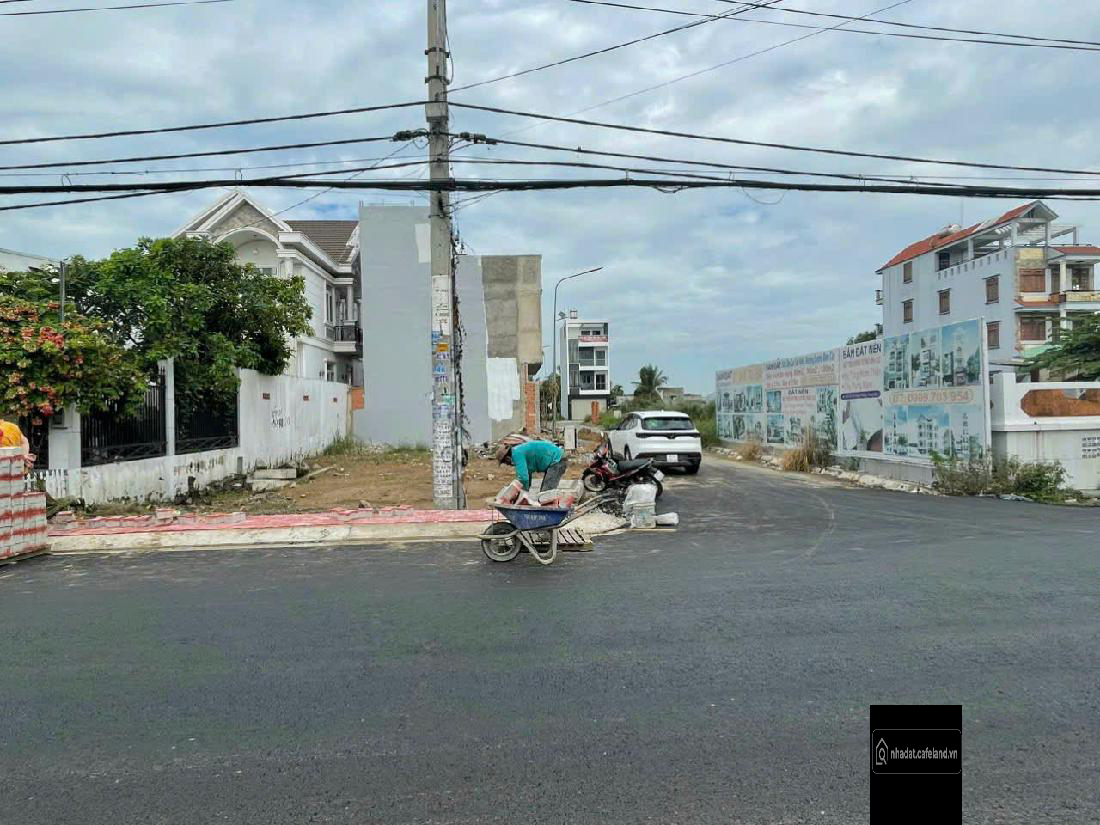 Đang cho thuê 12 triệu, 2 Mặt tiền dự phóng trước 20m sau 8m, (6x13.74m), KDC 