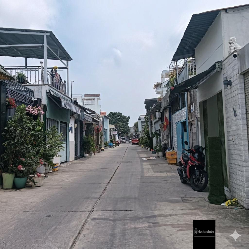 Nhà Cấp 4,đang Kinh doanh quán nhậu,120M2 6 x 20, Phú Thuận,Quận 7. hẻm 8m.