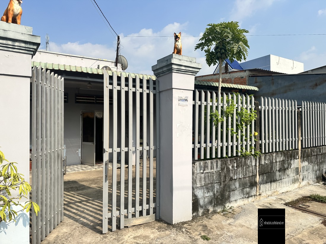 em chính chủ bán nhà ngay trung tâm thị trấn hậu nghãi