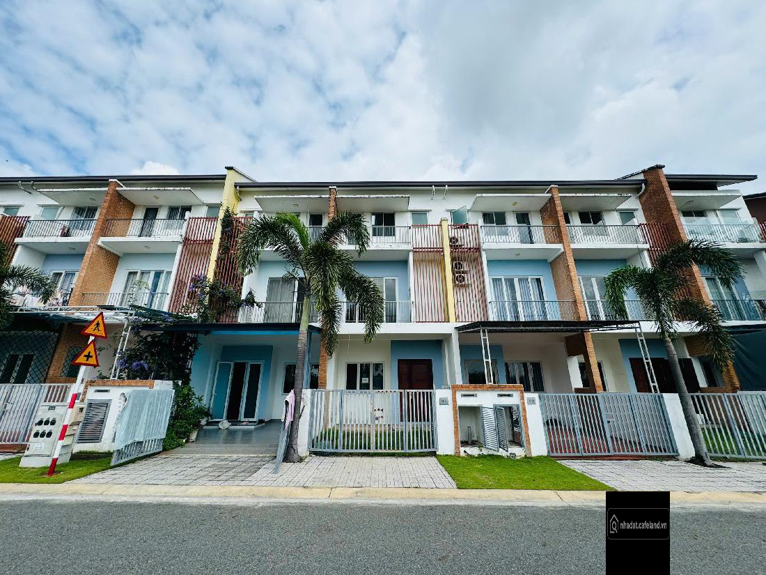 Cần Bán Nhà 1 Trệt 2 Lầu,DT: 90m2 tại Sun Casa1 Bình Dương | MỚI NHẤT T04/2026
