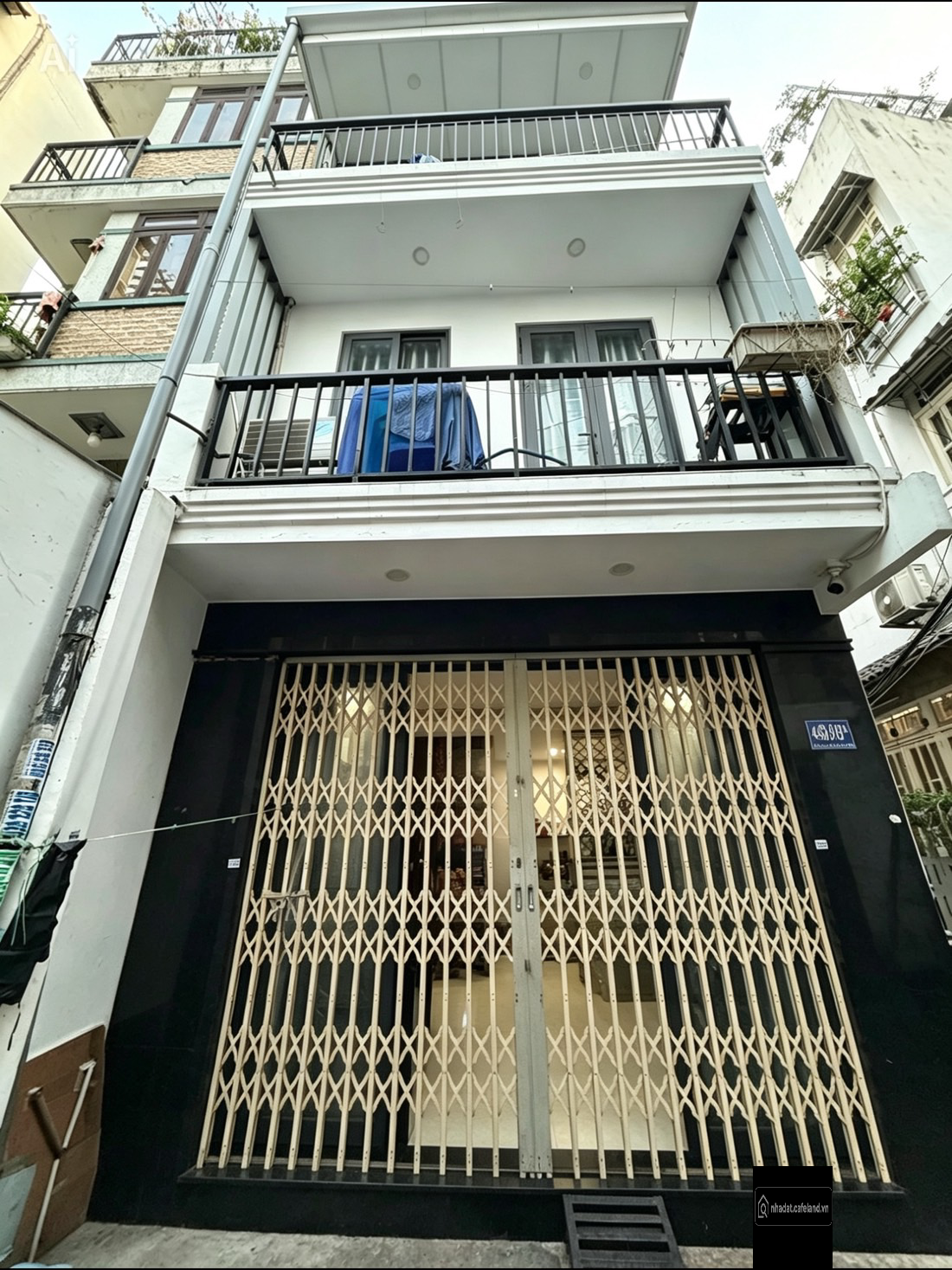 Lê văn Sỹ q3 lô góc 2 mặt thoáng mát, hẻm 3.5m trước nhà sạch sẽ. 