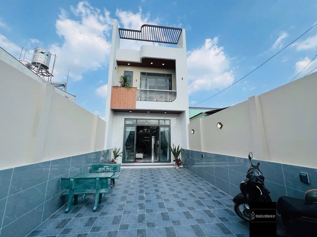 bán nhà mới xây 200m2 có sân vườn 1 xẹt TL824 gần chợ Mỹ Hạnh, nhà 4 phòng