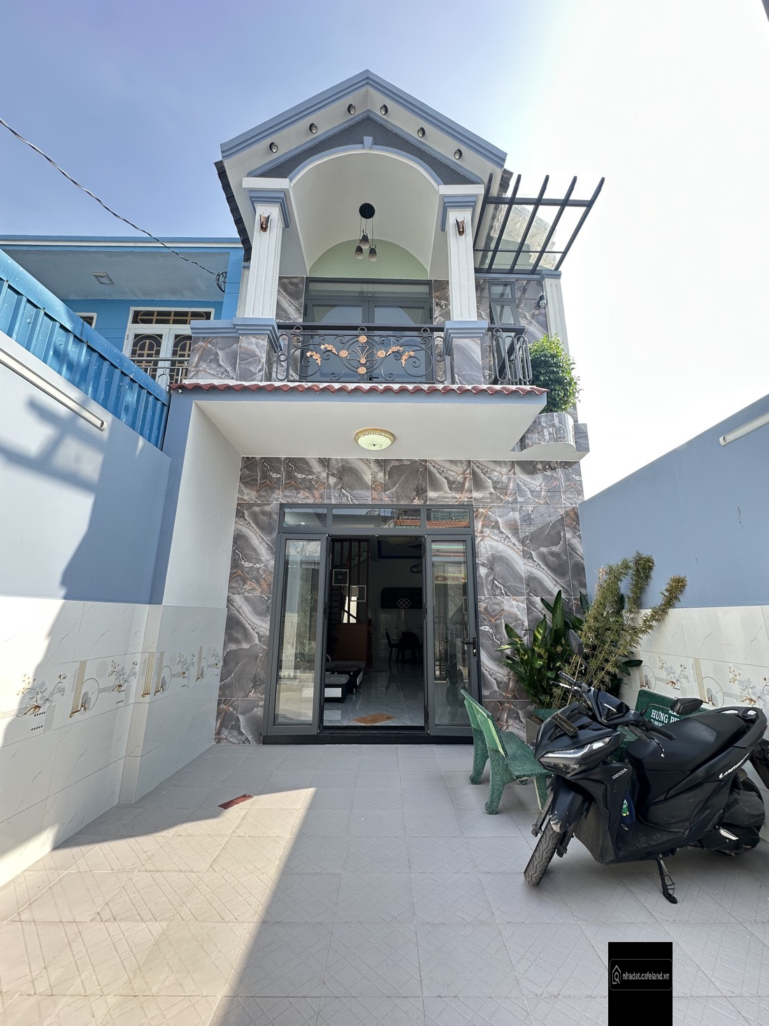 nhà đẹp mới xây giá cực rẻ, 1 trệt 1 lầu có 4 phòng giá 2 tỷ 570