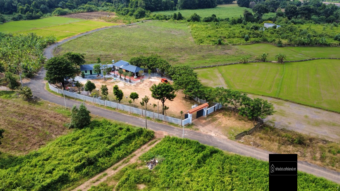 chính chủ cần bán view 2000m2 - 84m mặt tiền nhựa. thuộc Xã Hồ Tràm - Tp Hcm