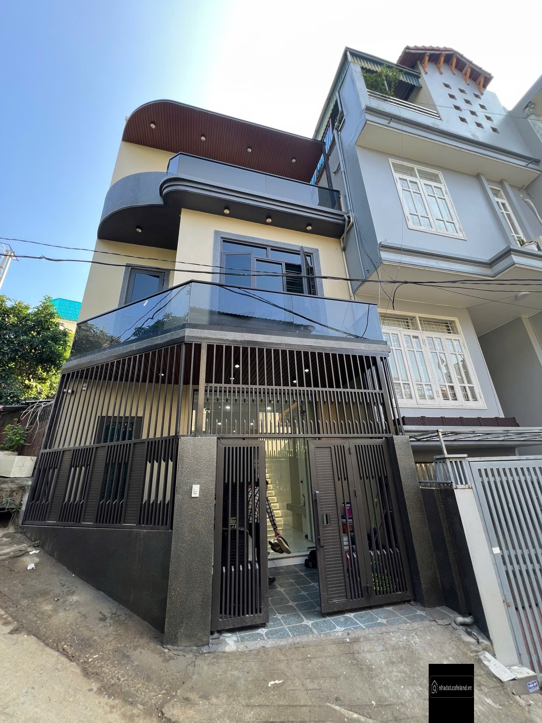 BÁN CĂN NHÀ 3 TẦNG HIỆN ĐẠI,FULL NỘI THẤT,TRUNG TÂM PHƯỜNG HẠ LONG,QUẢNG NINH