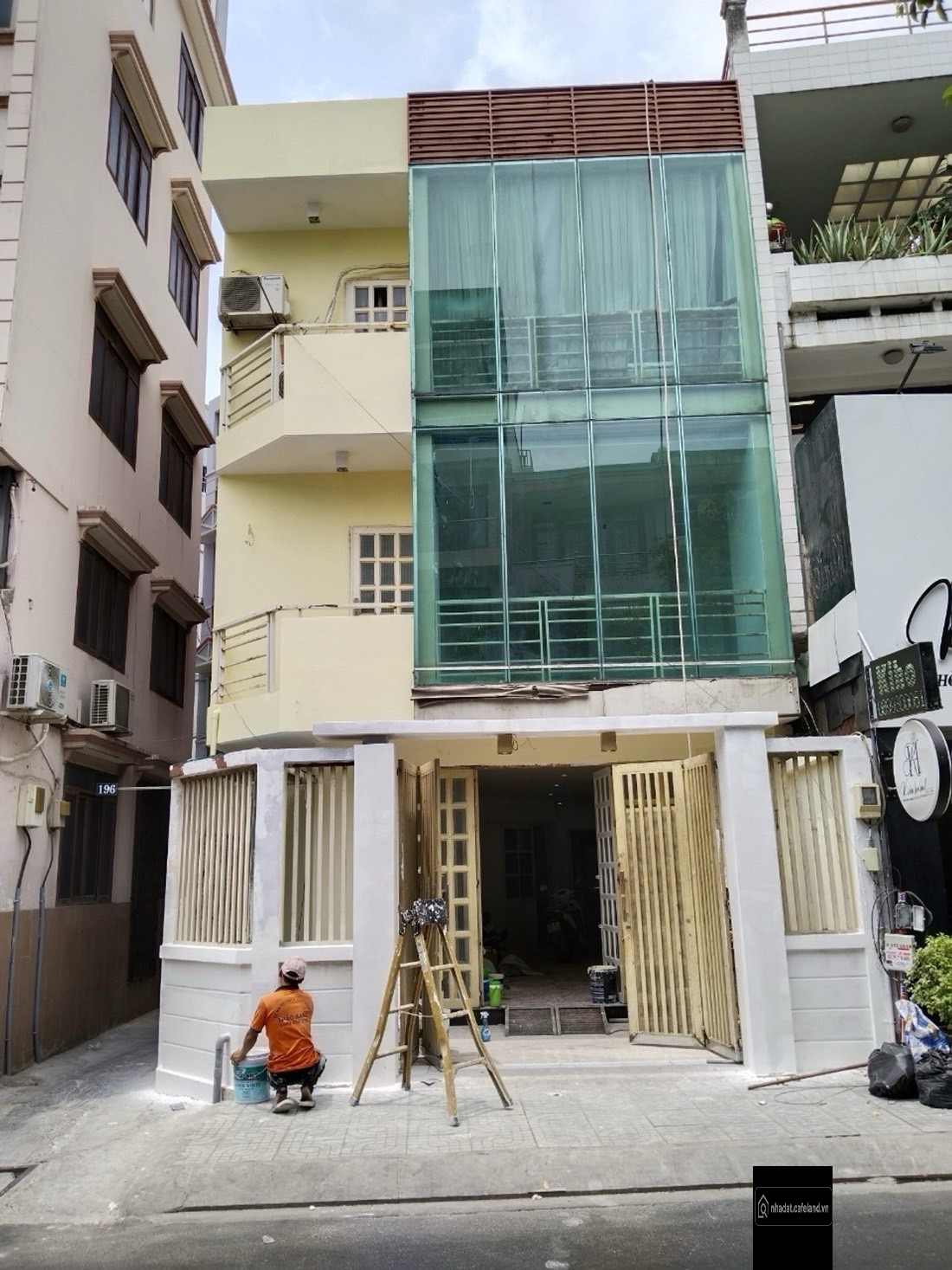 Giảm sâu vì cần bán nhà mặt tiền Hoà Hưng, 3 mặt thoáng sáng. Đang có dòng tiền 